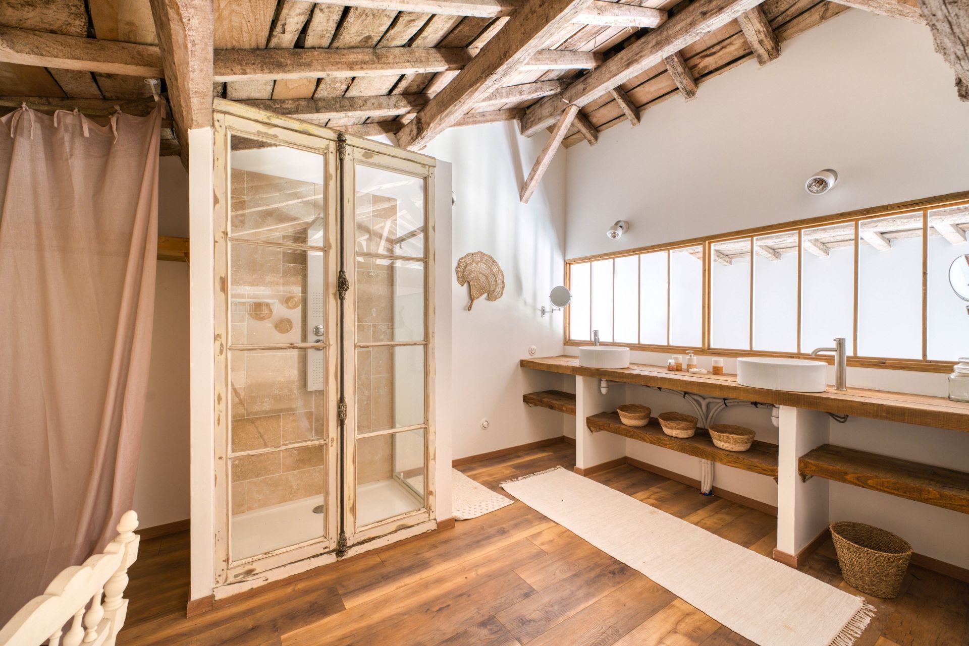 château 23 Pièces en vente sur ST JULIEN DE L ESCAP (17400)