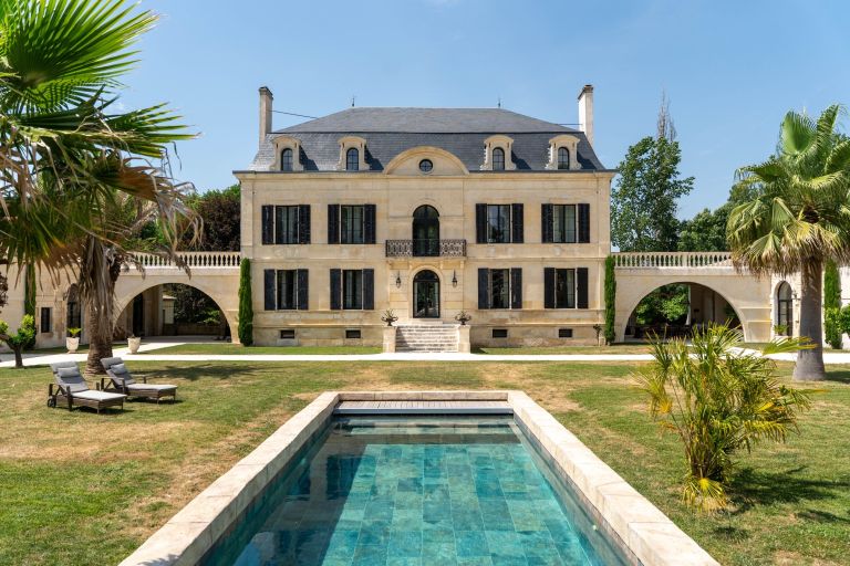 château 23 Pièces en vente sur ST JULIEN DE L ESCAP (17400)