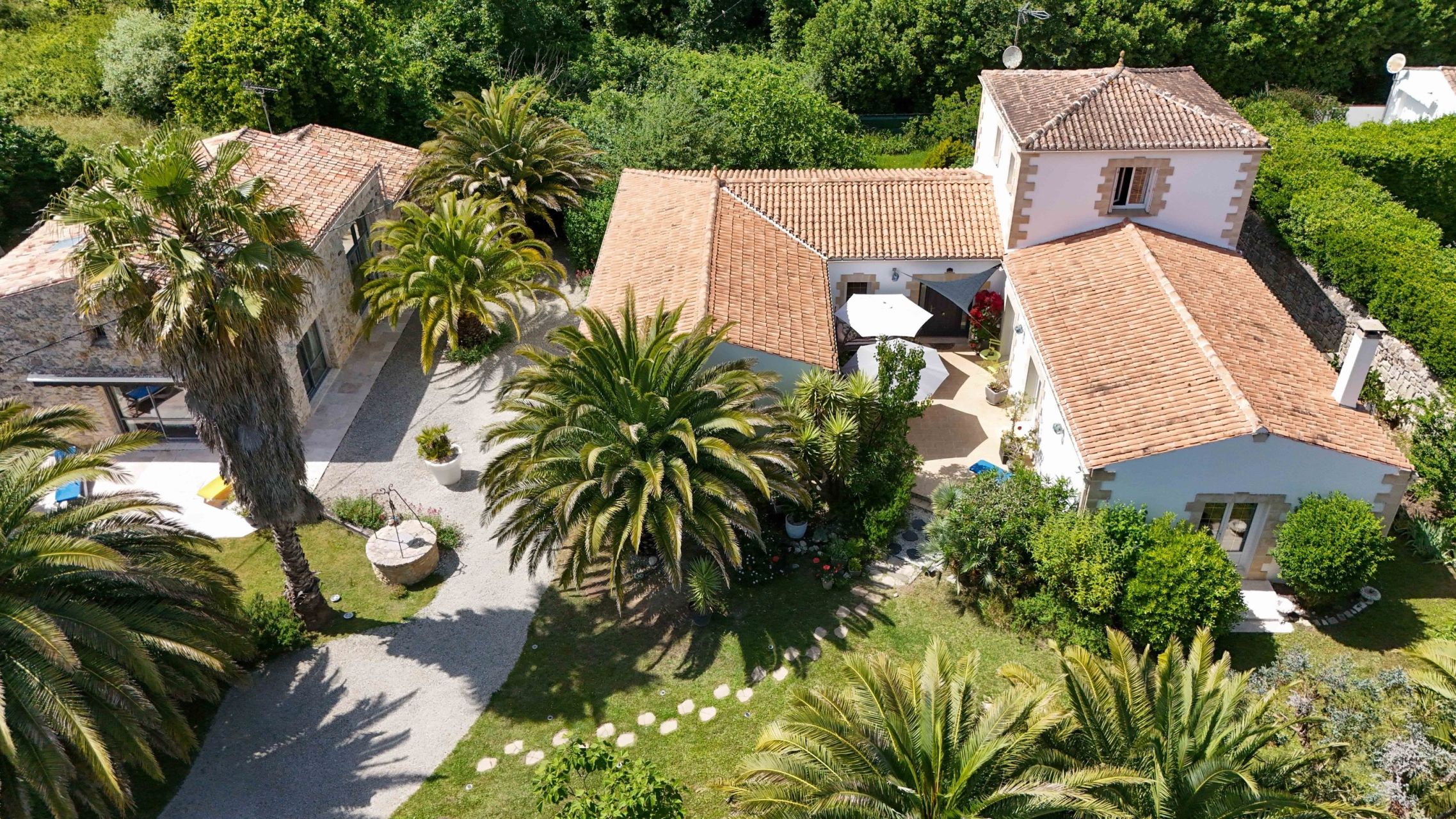house 11 Rooms for sale on LE CHATEAU D OLERON (17480)