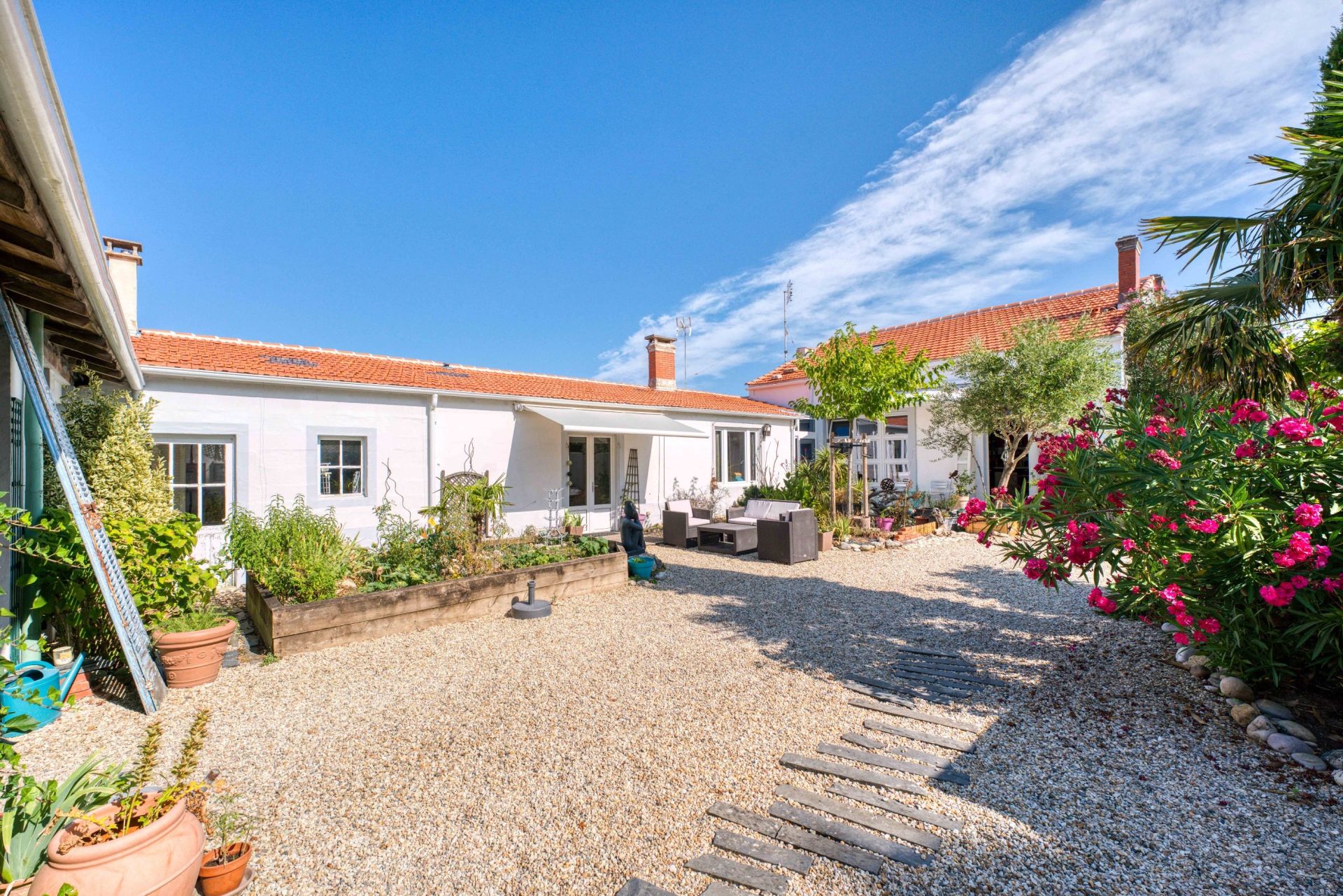 house 7 Rooms for sale on BOURCEFRANC LE CHAPUS (17560)