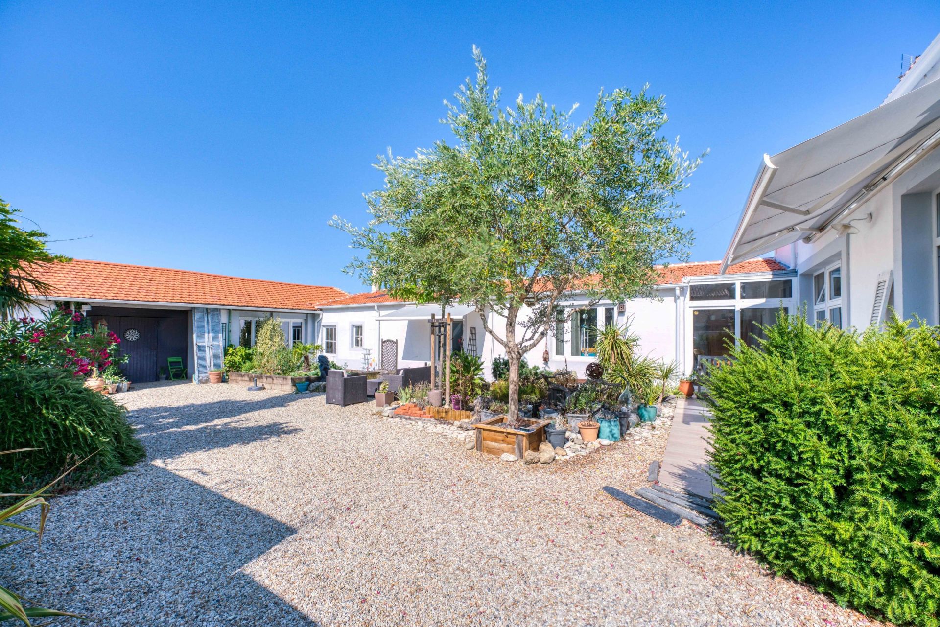 house 7 Rooms for sale on BOURCEFRANC LE CHAPUS (17560)