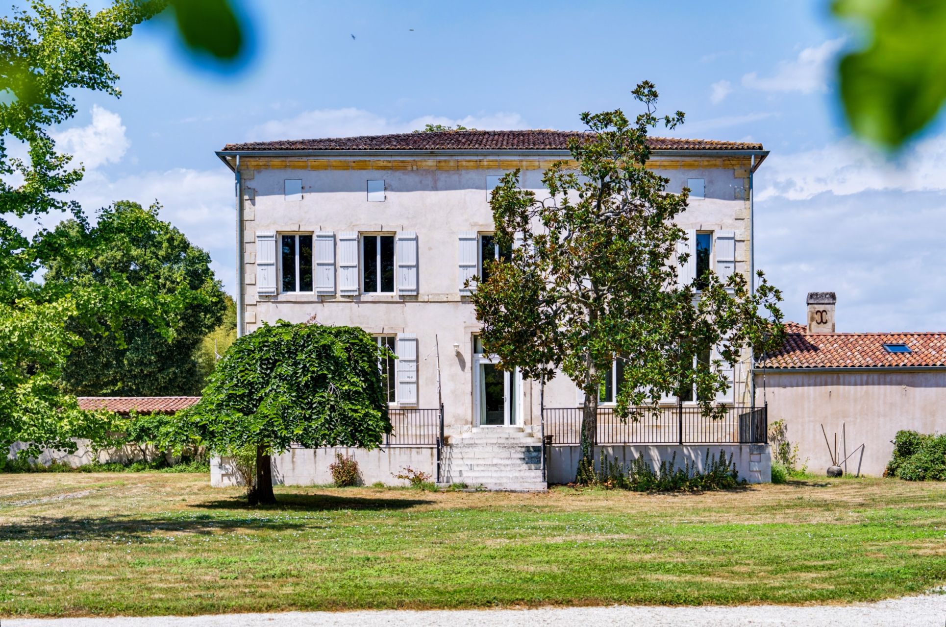 house 17 Rooms for sale on ST HIPPOLYTE (17430)