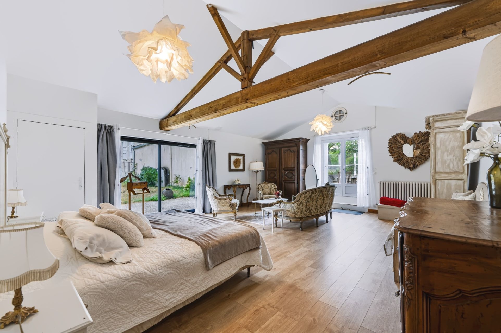 house 17 Rooms for sale on ST HIPPOLYTE (17430)