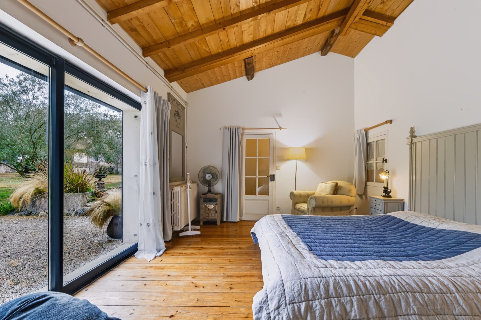 house 17 Rooms for sale on ST HIPPOLYTE (17430)