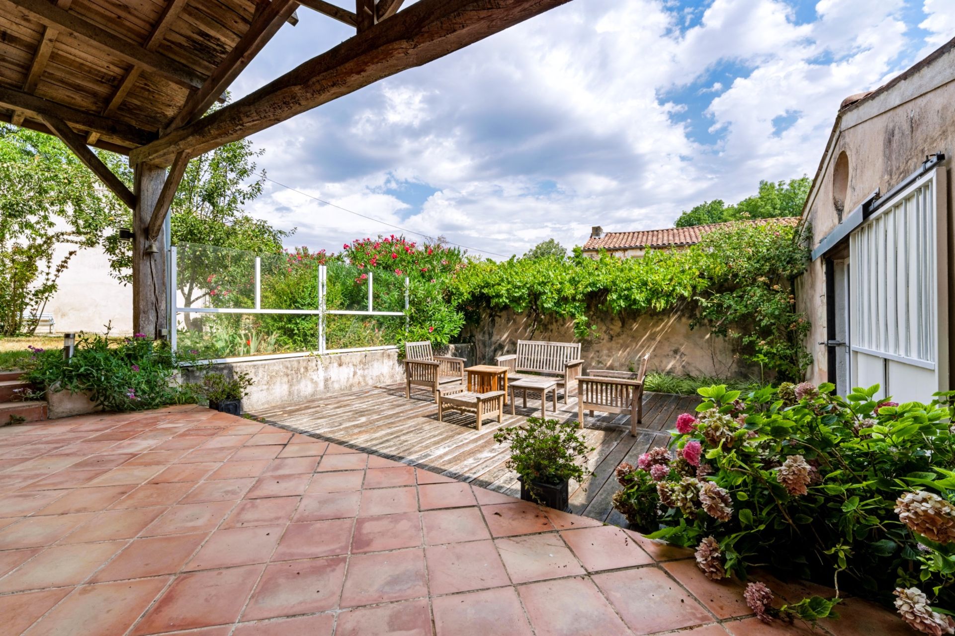 house 17 Rooms for sale on ST HIPPOLYTE (17430)