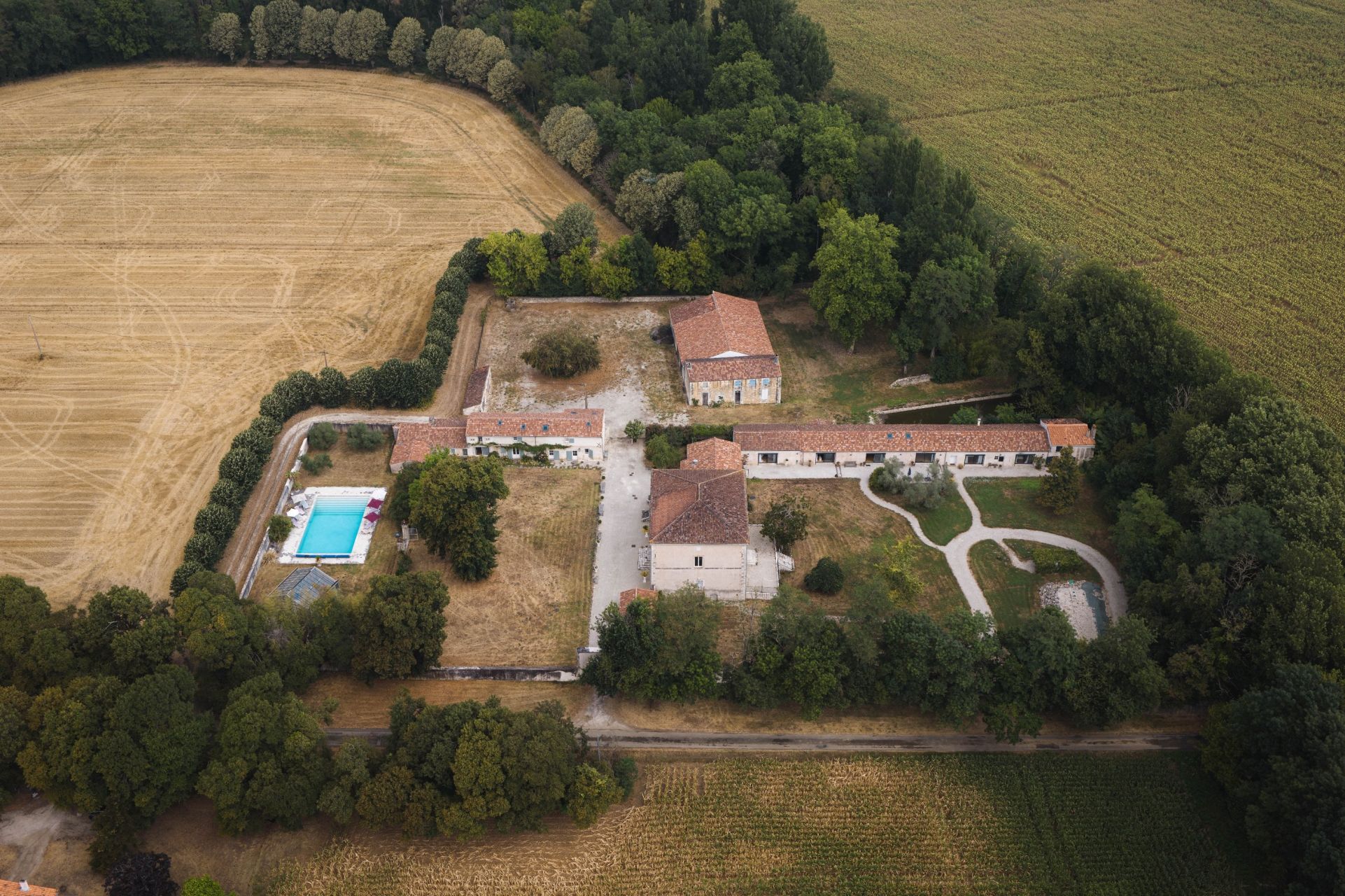 house 17 Rooms for sale on ST HIPPOLYTE (17430)