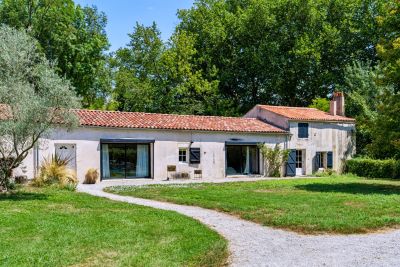 Sale House Saint-Hippolyte 17&nbsp;Rooms 768&nbsp;m²