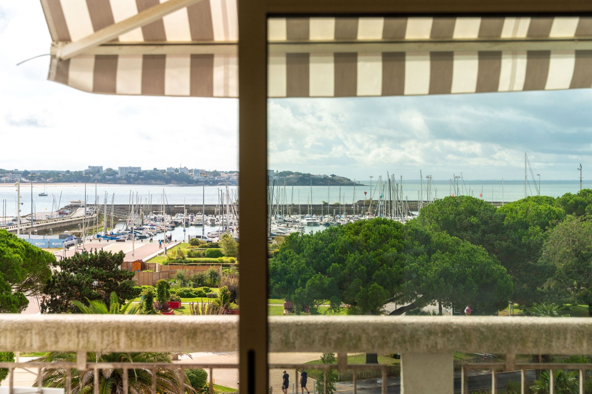 apartment 5 Rooms for sale on ROYAN (17200)